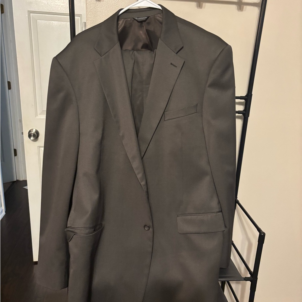 Sophisticated Mens Olive Suit